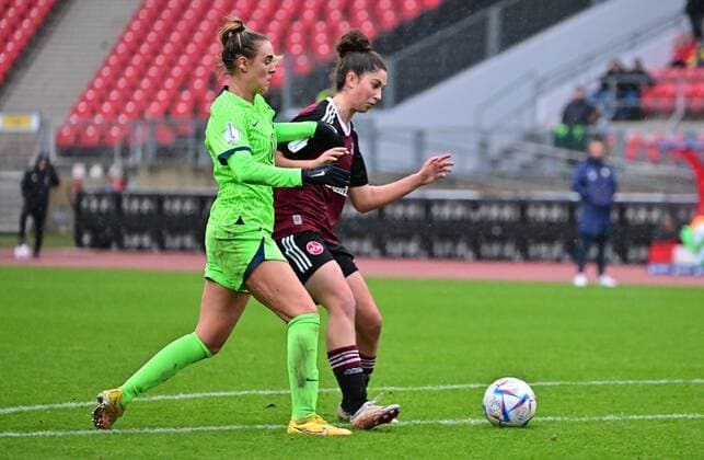 20 11 2022 Football Women Season 2022 2023 DFB Pokal Club Cup Round of 16 1 FC Nürnberg FCN Club VfL Wolfsburg Sportfoto Zink regulations prohibit any use of photographs as image sequences and or quasi video Jill Roord 14, VfL Wolfsburg Emma Kusch 9, 1 FC Nürnberg FCN
