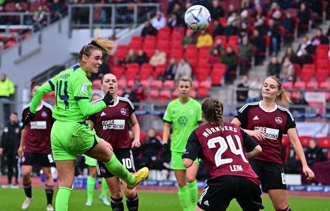 20 11 2022 Football Women Season 2022 2023 DFB Pokal Club Cup Round of 16 1 FC Nürnberg FCN Club VfL Wolfsburg Sportfoto Zink regulations prohibit any use of photographs as image sequences and or quasi video Jill Roord 14, VfL Wolfsburg scores goal to 0 1 by header against Nastassja Lein 24, 1 FC Nürnberg FCN Kerstin Bogenschütz Bogenschuetz 8, 1 FC Nürnberg FCN