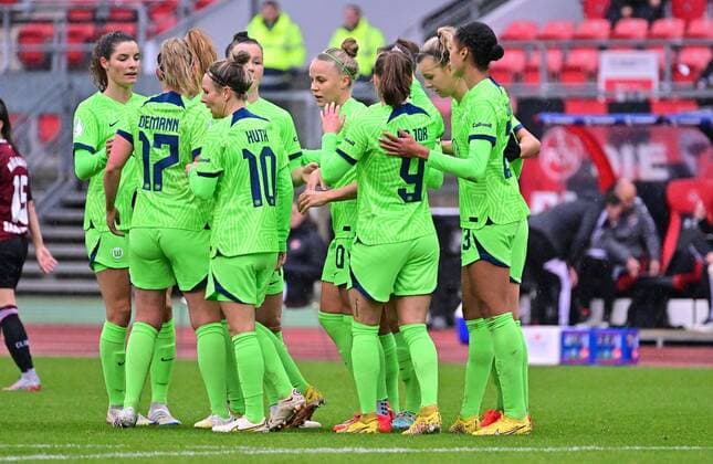 20 11 2022 football women season 2022 2023 DFB Pokal club cup round of 16 1 FC Nürnberg FCN club VfL Wolfsburg Sportfoto Zink regulations prohibit any use of photographs as image sequences and or quasi video goal celebration joy after goal goal shot to 0 1 by Jill Roord 14, VfL Wolfsburg