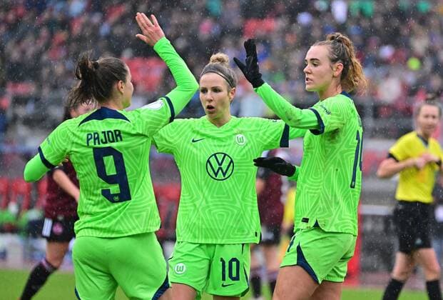 20 11 2022 Football Women Season 2022 2023 DFB Pokal Club Cup Round of 16 1 FC Nürnberg FCN Club VfL Wolfsburg Sportfoto Zink regulations prohibit any use of photographs as image sequences and or quasi video Torjubel Jubel Freude nach Treffer Torschuss zum 0 2 by Jill Roord 14, VfL Wolfsburg Ewa Pajor 9, VfL Wolfsburg Svenja Huth 10, VfL Wolfsburg Jill Roord 14, VfL Wolfsburg