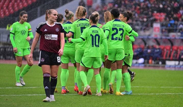 20 11 2022 football women season 2022 2023 DFB Pokal club cup round of 16 1 FC Nürnberg FCN club VfL Wolfsburg Sportfoto Zink regulations prohibit any use of photographs as image sequences and or quasi video goal celebration joy after goal goal shot to 0 2 by Jill Roord 14, VfL Wolfsburg Kerstin Bogenschütz Bogenschuetz 8, 1 FC Nürnberg FCN disappointed disappointment