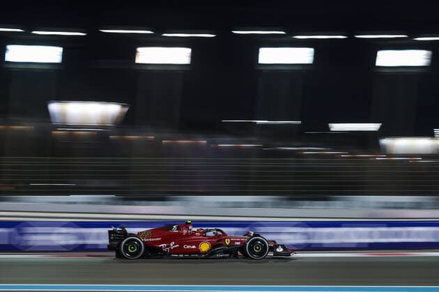 55 SAINZ Carlos (spa), Scuderia Ferrari F1-75, action during the Formula 1 Etihad Airways Abu Dhabi Grand Prix 2022, 22nd round of the 2022 FIA Formula One World Championship, WM, Weltmeisterschaft from November 18 to 20, 2022 on the Yas Marina Circuit, in Yas Island, Abu Dhabi - F1 - ABU DHABI GRAND PRIX 2022 - RACE DPPI Panoramic  00122050_GOOD0373.JPG