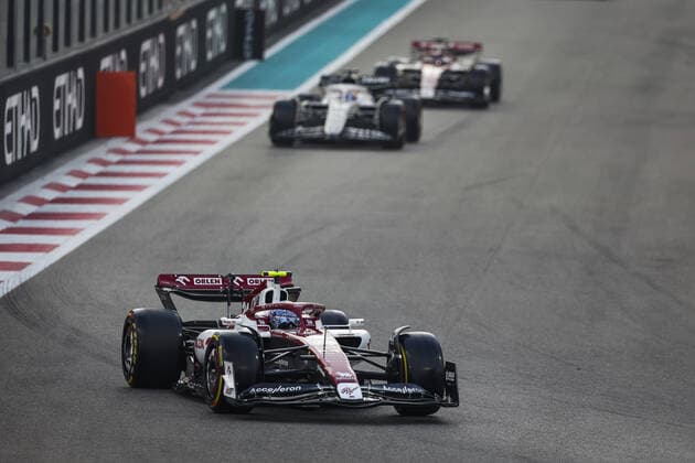 24 ZHOU Guanyu (chi), Alfa Romeo F1 Team ORLEN C42, action during the Formula 1 Etihad Airways Abu Dhabi Grand Prix 2022, 22nd round of the 2022 FIA Formula One World Championship, WM, Weltmeisterschaft from November 18 to 20, 2022 on the Yas Marina Circuit, in Yas Island, Abu Dhabi - F1 - ABU DHABI GRAND PRIX 2022 - RACE DPPI Panoramic  00122050_G00D1624.JPG