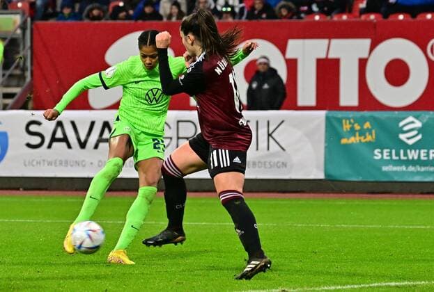 20 11 2022 football women ladies season 2022 2023 DFB Pokal club cup round of 16 1 FC Nürnberg FCN club VfL Wolfsburg Sportfoto Zink regulations prohibit any use of photographs as image sequences and or quasi video Sveindis Jonsdottir 23, VfL Wolfsburg scores goal to 0 5 against Sophie Fournier 11, 1 FC Nürnberg FCN