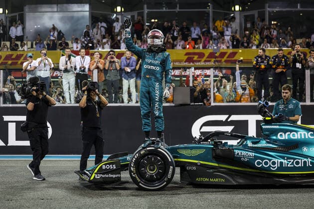 VETTEL Sebastian (ger), Aston Martin F1 Team AMR22, portrait celebrates his retirement during the Formula 1 Etihad Airways Abu Dhabi Grand Prix 2022, 22nd round of the 2022 FIA Formula One World Championship, WM, Weltmeisterschaft from November 18 to 20, 2022 on the Yas Marina Circuit, in Yas Island, Abu Dhabi - F1 - ABU DHABI GRAND PRIX 2022 - RACE DPPI Panoramic  00122050_GOOD0600.JPG