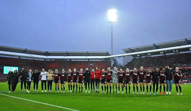 20 11 2022 football women season 2022 2023 DFB Pokal club cup round of 16 1 FC Nürnberg FCN club VfL Wolfsburg Sportfoto Zink regulations prohibit any use of photographs as image sequences and or quasi video team FCN in front of fans fan block after end of game