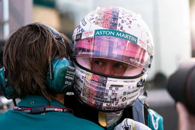 Sport Bilder des Tages November 20, 2022, Abu Dhabi, United Arab Emirates: SEBASTIAN VETTEL of Germany and Aston Martin F1 Team on the starting grid before the 2022 FIA Formula 1 Abu Dhabi Grand Prix at Yas Marina Circuit in Abu Dhabi, United Arab Emirates. Abu Dhabi United Arab Emirates - ZUMAg147 20221120_zap_g147_114 Copyright: xJamesxGasperottix