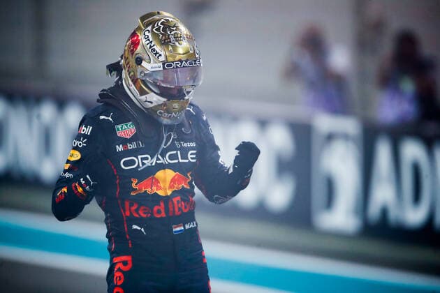 VERSTAPPEN Max (ned), Red Bull Racing RB18, portrait during the Formula 1 Etihad Airways Abu Dhabi Grand Prix 2022, 22nd round of the 2022 FIA Formula One World Championship, WM, Weltmeisterschaft from November 18 to 20, 2022 on the Yas Marina Circuit, in Yas Island, Abu Dhabi - F1 - ABU DHABI GRAND PRIX 2022 - RACE DPPI Panoramic  00122050__V2_7104