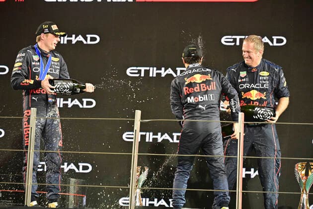 1 Max Verstappen NLD, Oracle Red Bull Racing , 11 Sergio Perez MEX, Oracle Red Bull Racing , Olaf Janssen Oracle Red Bull Racing , F1 Grand Prix of Abu Dhabi at Yas Marina Circuit on November 20, 2022 in Abu Dhabi, United Arab Emirates Photo by HOCH ZWEI Abu Dhabi United Arab Emirates