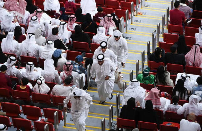 Fussball, Herren, Saison 2022 23, WM in Katar, Gruppe A (1. Spieltag), Eröffnungsspiel, Katar - Euador im Al-Bayt Stadium in Al-Khor, Zuschauer verlassen vorzeitig das Stadion, 20.11. 2022, *** Football, Men, 2022 23 season, World Cup in Qatar, Group A 1 matchday , opening match, Qatar Euador at Al Bayt Stadium in Al Khor, spectators leave the stadium early, 20 11 2022, Copyright: xMatthiasxKochx