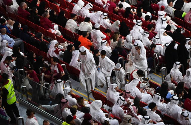 Fussball, Herren, Saison 2022 23, WM in Katar, Gruppe A (1. Spieltag), Eröffnungsspiel, Katar - Euador im Al-Bayt Stadium in Al-Khor, Zuschauer verlassen vorzeitig das Stadion, 20.11. 2022, *** Football, Men, 2022 23 season, World Cup in Qatar, Group A 1 matchday , opening match, Qatar Euador at Al Bayt Stadium in Al Khor, spectators leave the stadium early, 20 11 2022, Copyright: xMatthiasxKochx