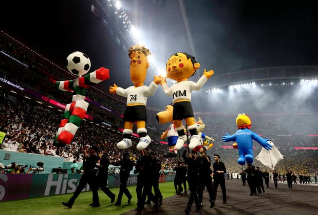 Sport Themen der Woche KW46 Sport Bilder des Tages (221120) -- AL KHOR, Nov. 20, 2022 -- Mascots of previous World Cups are seen during the opening ceremony before the Group A match between Qatar and Ecuador at the 2022 FIFA World Cup, WM, Weltmeisterschaft, Fussball at Al Bayt Stadium in Al Khor, Qatar, on Nov. 20, 2022. ) (SP)QATAR-AL KHOR-2022 WORLD CUP-GROUP A-OPENING CEREMONY LanxHongguang 