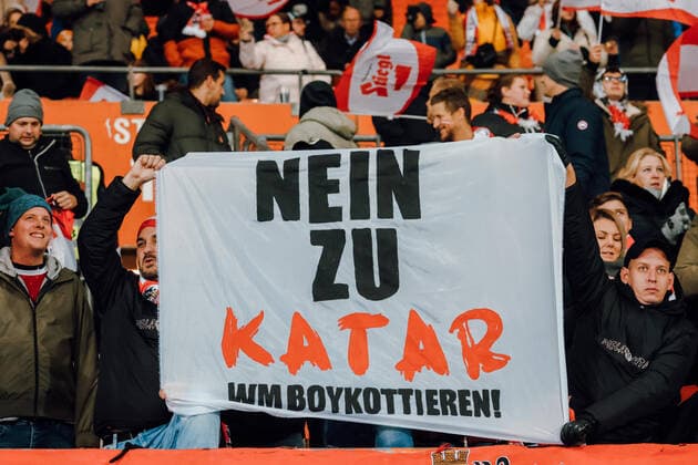 SOCCER - AUT vs ITA, test match VIENNA,AUSTRIA,20.NOV.22 - SOCCER - OEFB international test match, Austria vs Italy. Image shows fans with a Nein zu Katar banner.  GEPAxpictures xMichaelxMeindl