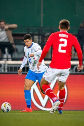 SOCCER - AUT vs ITA, test match VIENNA,AUSTRIA,20.NOV.22 - SOCCER - OEFB international test match, Austria vs Italy. Image shows Giovanni Di Lorenzo (ITA) and Maximilian Woeber (AUT).  GEPAxpictures xJohannesxFriedl