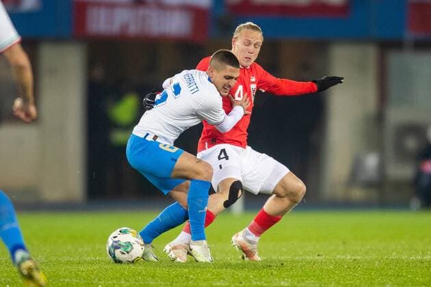 SOCCER - AUT vs ITA, test match VIENNA,AUSTRIA,20.NOV.22 - SOCCER - OEFB international test match, Austria vs Italy. Image shows Marco Verratti (ITA) and Xaver Schlager (AUT).  GEPAxpictures xPhilippxBrem