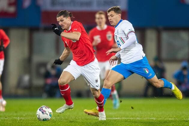 SOCCER - AUT vs ITA, test match VIENNA,AUSTRIA,20.NOV.22 - SOCCER - OEFB international test match, Austria vs Italy. Image shows Marcel Sabitzer (AUT) and Nicoll Barella (ITA).  GEPAxpictures xPhilippxBrem