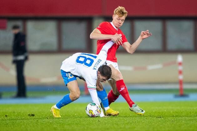SOCCER - AUT vs ITA, test match VIENNA,AUSTRIA,20.NOV.22 - SOCCER - OEFB international test match, Austria vs Italy. Image shows Nicoll Barella (ITA) and Nicolas Seiwald (AUT).  GEPAxpictures xPhilippxBrem