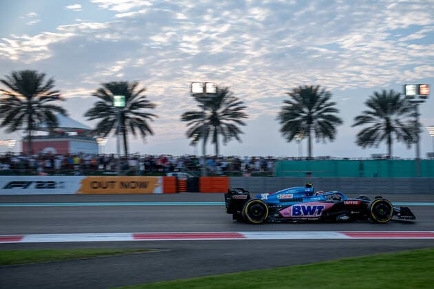 ABU DHABI, UNITED ARAB EMIRATES: Esteban Ocon, racing for the Alpine F1 team during the 2022 Formula 1 Abu Dhabi Grand Prix at the Yas Marina Circuit in Abu Dhabi, United Arab Emirates.