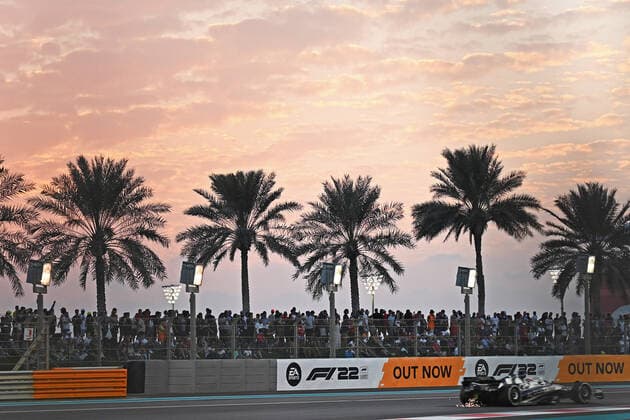 20th November 2022; Yas Marina Circuit, Yas Island, Abu Dhabi; The fans during sunset at the F1 Grand Prix Race day for Abu Dhabi F1 Race  ActionPlus12451394 HeulerxAndrey