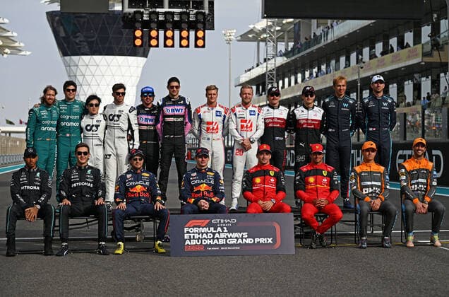 20th November 2022; Yas Marina Circuit, Yas Island, Abu Dhabi; Drivers with their end of season team photo at the F1 Abu Dahbi Grand Prix race day  ActionPlus12451369 HeulerxAndrey