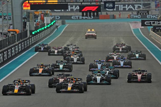 20th November 2022; Yas Marina Circuit, Yas Island, Abu Dhabi; The start during the F1 Grand Prix Race day for Abu Dhabi F1 Race showing Max Verstappen (NED) Oracle Red Bull Racing RB18, Sergio Perez (MEX) Oracle Red Bull Racing RB18, Charles Leclerc (MON) Scuderia Ferrari F1-75, Lewis Hamilton (GBR) Mercedes AMG Petronas F1 Team W13 and Carlos Sainz Jr (ESP) Scuderia Ferrari F1-75  ActionPlus12451400 HeulerxAndrey