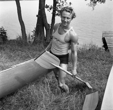 STOCKHOLM 1948 Kanotisten Gert Fredriksson (1919-2006) en av Sveriges främste olympier, han tog totalt atta medaljer varav sex guld, under aren 1948-60. STOCKHOLM Sverige KANOT x1900x *** STOCKHOLM 1948 Canoeist Gert Fredriksson 1919 2006 one of Swedens greatest Olympians, he won a total of eight medals, six of them gold, during the 1948 season 60 STOCKHOLM Sweden CANOE x1900x  Copyright: xTTxHISTORICALx GERT FREDRIKSSON