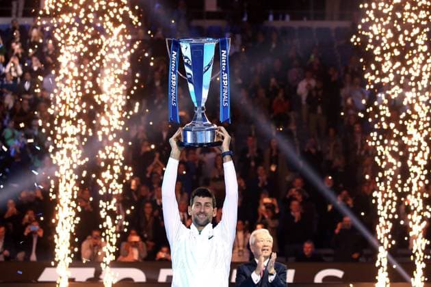 Bilder des Jahres, Sport 11 November Sport Themen der Woche KW46 Sport Bilder des Tages (221121) -- TURIN, Nov. 21, 2022 -- Novak Djokovic of Serbia poses with his trophy during the awarding ceremony after winning the final match of the ATP, Tennis Herren Finals against Casper Ruud of Norway in Turin, Italy, Nov. 20, 2022. (Str Xinhua) (SP)ITALY-TURIN-ATP FINALS-DJOKOVIC VS RUUD JinxMamengni 