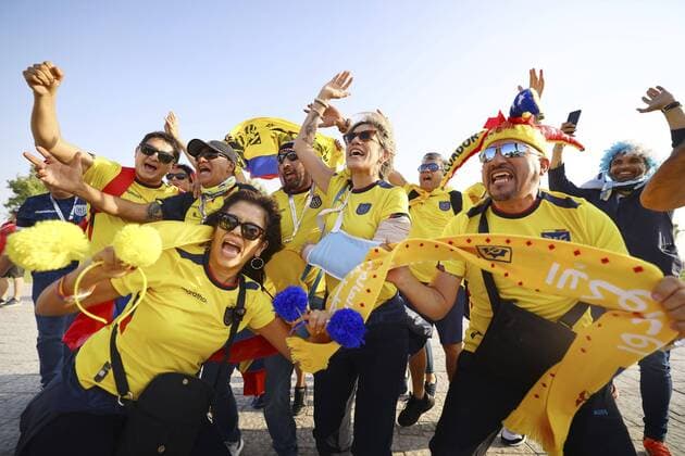 Football: World Cup opening day Ecuador football fans gather outside Al Bayt Stadium ahead of the World Cup Group A opening match between Qatar and Ecuador in Al Khor, Qatar, on Nov. 20, 2022.  A14AA0001357779P 