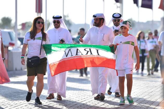 RECORD DATE NOT STATED FIFA World Cup, WM, Weltmeisterschaft, Fussball Qatar 2022 England vs Iran Fans o Aficion during the game England vs Iran, Corresponding to Group B of the FIFA World Cup Qatar 2022, on Khalifa International Stadium, Al Rayyan, November 21, 2022. <br><br> Fans o Aficion durante el partido Inglaterra vs Iran, correspondiente al Grupo B de la Copa Mundial de la FIFA Qatar 2022, en el Estadio Internacional de Khalifa, Al Rayyan, 21 de noviembre de 2022. AL RAYYAN DOHA QATAR  Copyright: xAdrianxMaciasx 20221121_4402