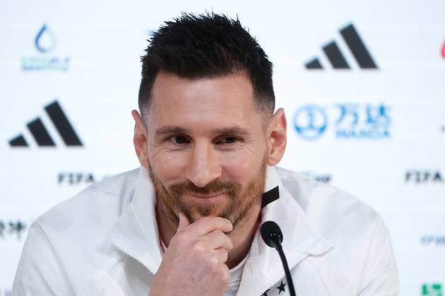 Sport Themen der Woche KW47 Sport Bilder des Tages Argentina s captain Leo Messi attends a press conference, PK, Pressekonferenz at Qatar s University in Doha, Catar, 21 November 2022. Argentina will face Saudi Arabia in their FIFA World Cup, WM, Weltmeisterschaft, Fussball Qatar 2022 group C socce match on 22 November 2022. Argentina s press conference !ACHTUNG: NUR REDAKTIONELLE NUTZUNG!  Copyright: xJUANxIGNACIOxRONCORONIx EVE503 20221121-ddd1b462d04602adbdb5a640ca4bdad89344de80