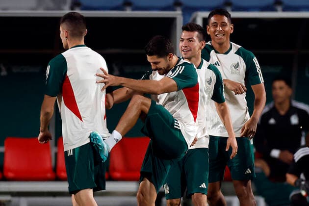Mexico s players Henry Martin (2-L), Hirving Lozano (2-R) and Luis Romo (R) attend a training session at the Al-Bayt Stadium in Yor, Qatar, 21 November 2022. Mexico will face Poland during their FIFA World Cup, WM, Weltmeisterschaft, Fussball Qatar 2022 group C soccer match on 22 November 2022. Mexico s training session !ACHTUNG: NUR REDAKTIONELLE NUTZUNG!  Copyright: xAlbertoxEstevezx EVE514 20221121-bc642efe4c46aa25e0b0ec604702858e280e74db
