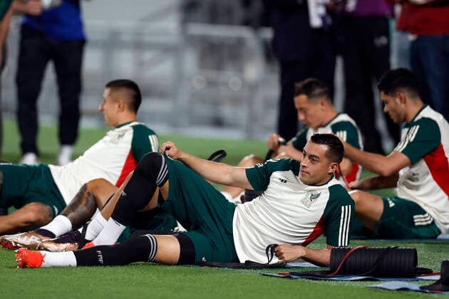 Mexico s midfielder Luis Gerardo Chavez (C) attends a training session at the Al-Bayt Stadium in Yor, Qatar, 21 November 2022. Mexico will face Poland during their FIFA World Cup, WM, Weltmeisterschaft, Fussball Qatar 2022 group C soccer match on 22 November 2022. Mexico s training session !ACHTUNG: NUR REDAKTIONELLE NUTZUNG!  Copyright: xAlbertoxEstevezx EVE512 20221121-5327684e8eb7865670d028ce0120023b25c0d03b