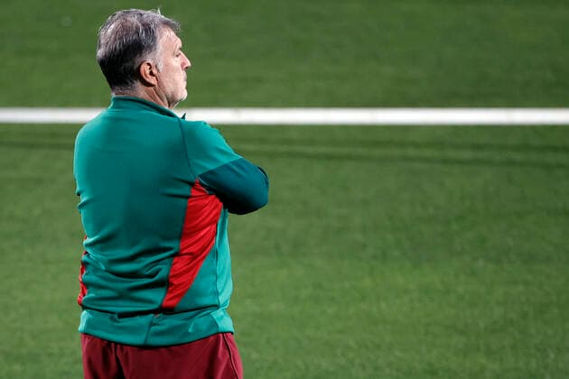 Mexico s head coach Gerardo Tata Marino leads a training session at the Al-Bayt Stadium in Yor, Qatar, 21 November 2022. Mexico will face Poland during their FIFA World Cup, WM, Weltmeisterschaft, Fussball Qatar 2022 group C soccer match on 22 November 2022. Mexico s training session !ACHTUNG: NUR REDAKTIONELLE NUTZUNG!  Copyright: xAlbertoxEstevezx EVE534 20221121-2d8d3a66b6a9661d86690663871e303c6c93b3f3