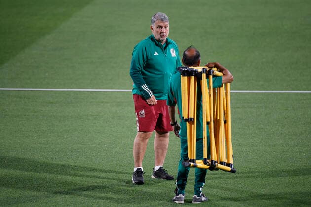 Mexico s head coach Gerardo Tata Marino leads a training session at the Al-Bayt Stadium in Yor, Qatar, 21 November 2022. Mexico will face Poland during their FIFA World Cup, WM, Weltmeisterschaft, Fussball Qatar 2022 group C soccer match on 22 November 2022. Mexico s training session !ACHTUNG: NUR REDAKTIONELLE NUTZUNG!  Copyright: xAlbertoxEstevezx EVE535 20221121-306be5bced621191c67b3d7b11061eed4c336345