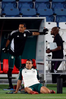 Mexico s midfielder Erick Gutierrez (R) attends a training session at the Al-Bayt Stadium in Yor, Qatar, 21 November 2022. Mexico will face Poland during their FIFA World Cup, WM, Weltmeisterschaft, Fussball Qatar 2022 group C soccer match on 22 November 2022. Mexico s training session !ACHTUNG: NUR REDAKTIONELLE NUTZUNG!  Copyright: xAlbertoxEstevezx EVE533 20221121-0f73b9891ac6b679b8f6aef56ecfa84191a6ad9e