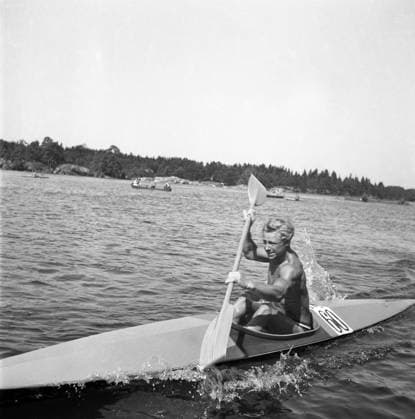 STOCKHOLM 1944 Kanotisten Gert Fredriksson (1919-2006) en av Sveriges frmste olympier, han tog totalt tta medaljer varav sex guld, under ren 1948-60. STOCKHOLM Sverige KANOT x1900x *** STOCKHOLM 1944 Canoeist Gert Fredriksson 1919 2006 one of Swedens greatest Olympians, he won a total of eight medals including six gold, during the 1948 race 60 STOCKHOLM Sweden CANOE x1900x  Copyright: xTTxHISTORICALx GERT FREDRIKSSON
