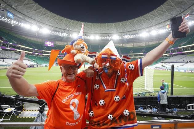 RECORD DATE NOT STATED FIFA World Cup, WM, Weltmeisterschaft, Fussball Qatar 2022 Senegal vs Netherlands Fans o Aficion during the game Senegal vs Netherlands, Corresponding to Group A of the FIFA World Cup Qatar 2022, at Al Thumama Stadium, Al Thumama, November 21, 2022. <br><br> Fans o Aficion durante el partido Senegal vs Paises Bajos (Holanda), correspondiente al Grupo A de la Copa Mundial de la FIFA Qatar 2022, en el Estadio Al Thumama, Al Thumama, 21 de noviembre de 2022. AL THUMAMA DOHA QATAR  Copyright: xAndresxPinax 20221121_4652