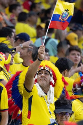 Al Bayt Stadium AL KHOR, QATAR - NOVEMBER 20: Supporter of Team Ecuador during FIFA World Cup, WM, Weltmeisterschaft, Fussball Qatar 2022 group A match between Qatar and Ecuador at Al Bayt Stadium on November 20, 2022 in Al Khor, Qatar. (Photo by Florencia Tan Jun PxImages) (Florencia Tan Jun SPP)  Copyright: xFlorenciaxTanxJunx xSPPx spp-en-FlTaJu-ftj221120026_qatar-ecuador