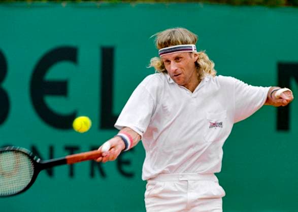 MONTE CARLO 1991-04-23 Svenske tennisspelaren Björn Borg slar en forehand retur i sin comebackmatch efter atta ars franvaro fran tenniseliten mot spanjoren Jordi Arrese i grustennisturneringen Monte Carlo Open 23:e april 1991. Borg förlorade i tva raka set med 2-6, 3-6. Monte Carlo Monaco TENNIS x1008x *** MONTE CARLO 1991 04 23 Swedish tennis player Björn Borg hits a forehand return in his comeback match after an eight-year absence from the tennis elite against Spaniard Jordi Arrese in the Monte Carlo Open tennis tournament on April 23, 1991 Borg lost in two straight sets by 2 6, 3 6 Monte Carlo Monaco TENNIS x1008x  Copyright: xAndersxHolmström TTx BJÖRN BORG COMEBACK 1991