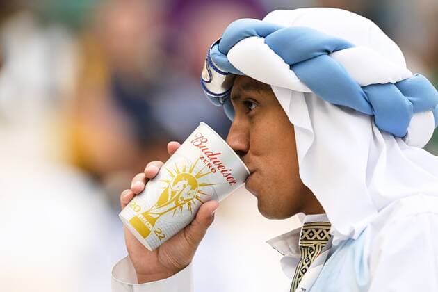 Sport Bilder des Tages RECORD DATE NOT STATED FIFA World Cup, WM, Weltmeisterschaft, Fussball Qatar 2022 Argentina vs Saudi Arabia Fans o Aficion during the game Argentina vs Saudi Arabia, Corresponding to Group C of the FIFA World Cup Qatar 2022, at Lusail Stadium, Lusail, November 22, 2022. <br><br> Fans o Aficion durante el partido Argentina vs Arabia Saudita, correspondiente al Grupo C de la Copa Mundial de la FIFA Qatar 2022, en el Estadio Lusail, Lusail, 22 de noviembre de 2022. LUSAIL DOHA QATAR  Copyright: xJorgexMartinezx 20221122_5667