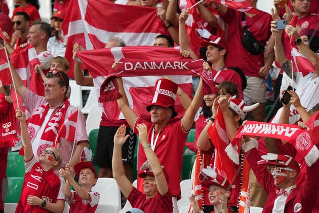 QAT, WM FIFA 2022, Group D, Dänemark vs Tunesien 22.11.2022, Education City Stadium, Doha, QAT, WM FIFA 2022, Group D, Dänemark vs Tunesien, im Bild Dänische Fans feiern auf den Tribünen.. *** QAT, World Cup FIFA 2022, Group D, Denmark vs Tunisia 22 11 2022, Education City Stadium, Doha, QAT, World Cup FIFA 2022, Group D, Denmark vs Tunisia, in picture Danish fans celebrate in the stands nordphotoxGmbHx xBratic nph00250