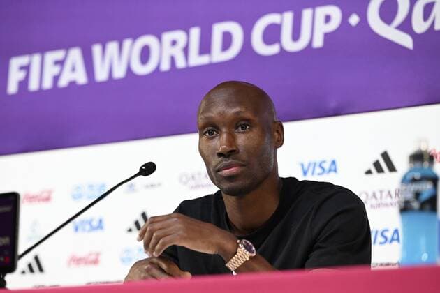 DOHA, QATAR - NOVEMBER 22 : Hutchinson Atiba midfielder of Canada talking to the press during a press conference, PK, Pressekonferenz before the FIFA World Cup, WM, Weltmeisterschaft, Fussball Qatar 2022 Groupe F match between Belgium and Canada on November 22, 2022 in Doha, Qatar, 22 11 2022 ( Belgium v Canada - FIFA World Cup Qatar 2022 - Media Activities 22 11 2022 PhotoNews Panoramic 