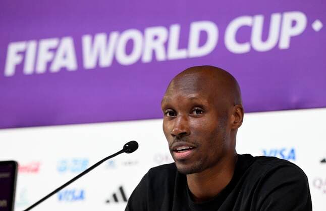 DOHA, QATAR - NOVEMBER 22 : Hutchinson Atiba midfielder of Canada talking to the press during a press conference, PK, Pressekonferenz before the FIFA World Cup, WM, Weltmeisterschaft, Fussball Qatar 2022 Groupe F match between Belgium and Canada on November 22, 2022 in Doha, Qatar, 22 11 2022 ( Belgium v Canada - FIFA World Cup Qatar 2022 - Media Activities 22 11 2022 PhotoNews Panoramic 