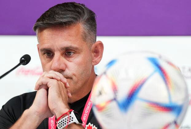 November 22, 2022, DOHA, QATAR: Canada head coach John Herdman looks down unhappily after being well over 30 minutes late for their opening press conference ahead of their first match against Belgium at the World Cup in Doha, Qatar during on Tuesday, November 22, 2022. Canada News - November 22, 2022  - ZUMAc35_ 20221122_zaf_c35_002 Copyright: xNathanxDenettex