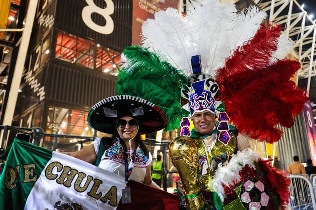 Football - FIFA World Cup, WM, Weltmeisterschaft, Fussball - Group C - Argentina v Saudi Arabia 22nd November 2022 - FIFA World Cup - Group C - Argentina v Saudi Arabia - Mexico fans in sombreros and head dresses stand outside Stadium 974 - Photo: Charlotte Wilson Offside. Doha Qatar *** Fußball FIFA Fussball-Weltmeisterschaft Gruppe C Argentinien gegen Saudi-Arabien 22. November 2022 FIFA Fussball-Weltmeisterschaft Gruppe C Argentinien gegen Saudi-Arabien Mexikanische Fans in Sombreros und Kopfbedeckungen stehen vor dem Stadion 974 Foto Charlotte Wilson Abseits Doha Katar  Copyright: xCharlottexWilsonx xOffsidexOffside