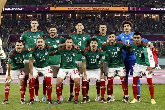 DOHA Back row lr Cesar Jasib Montes of Mexico, Henry Martin of Mexico, Edson Alvarez of Mexico, Hector Moreno of Mexico, Mexico goalkeeper Guillermo Ochoa Front row lr Hirving Lozano of Mexico, Hector Herrera of Mexico, Luis Chavez of Mexico, Jorge Sanchez of Mexico, Ernesto Vega of Mexico, Jesus Gallardo of Mexico during the FIFA World Cup Qatar 2022 group C match between Mexico and Poland at the 974 Stadium on November 22, 2022 in Doha, Qatar AP Dutch Height MAURICE OF STONE FIFA World Cup Qatar 2022 2022 xVIxANPxSportx xMauricexvanxSteenxWKxIVx 458208284 originalFilename: 458208284.jpg