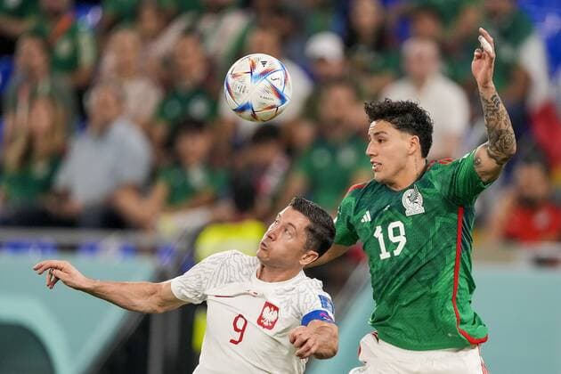 DOHA, 22-11-2022 Stadium 974, World Cup 2022 in Qatar game between Mexico vs Poland, Poland player Robert Lewandowski, Mexico player Jorge Sanchez Mexico - Poland  x19310818x Copyright: