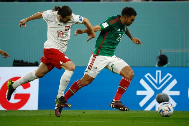 Luis Chavez (R) of Mexico vies for the ball with Grzegorz Krychowiak of Poland during a FIFA World Cup, WM, Weltmeisterschaft, Fussball soccer match of the group phase between Mexico and Poland at 974 stadium, Qatar, 22 November 2022. QATAR 2022: Mexico vs. Polonia !ACHTUNG: NUR REDAKTIONELLE NUTZUNG!  Copyright: xJoséxMéndezx GR2389 20221122-39d39d2526e8639195445c197aec53d87349c9fe