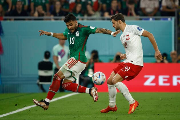 Alexis Vega (L) of Mexico vies for the ball with Bartosz Bereszynski of Poland during a FIFA World Cup, WM, Weltmeisterschaft, Fussball soccer match of the group phase between Mexico and Poland at 974 stadium, Qatar, 22 November 2022. QATAR 2022: Mexico vs. Polonia !ACHTUNG: NUR REDAKTIONELLE NUTZUNG!  Copyright: xJoséxMéndezx GR2430 20221122-85e85aa4a12873ccb3d49da9a314c35cc2f171ce