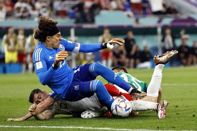 DOHA LR Mexico goalkeeper Guillermo Ochoa, Robert Lewandowski of Poland, Hector Moreno of Mexico during the FIFA World Cup Qatar 2022 group C match between Mexico and Poland at 974 Stadium on November 22, 2022 in Doha, Qatar AP Dutch Height MAURICE OF STONE FIFA World Cup Qatar 2022 2022 xVIxANPxSportx xMauricexvanxSteenxWKxIVx 458211360 originalFilename: 458211360.jpg